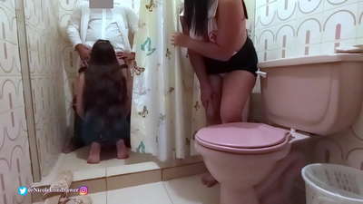 Loaʻa ka kahu hānai i ke kauka e hoʻopaʻa nei i ka mea maʻi i loko o ka lumi lumi halemai / PART 1 / NicoleLondrawer / Chiquicandy